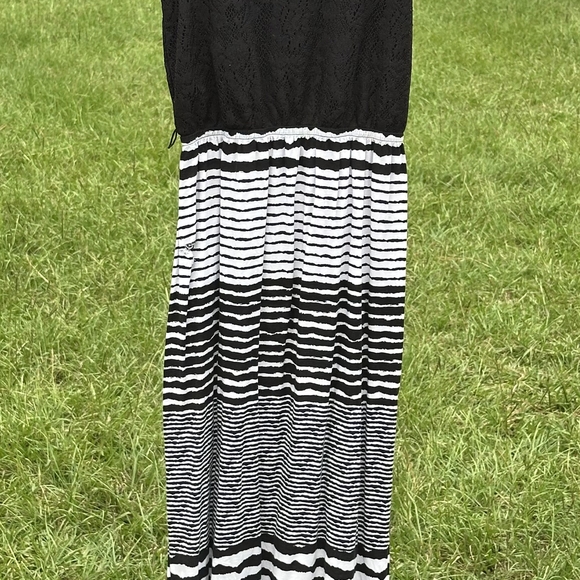 Dresses & Skirts - Elegant Black and White Striped Maxi Dress